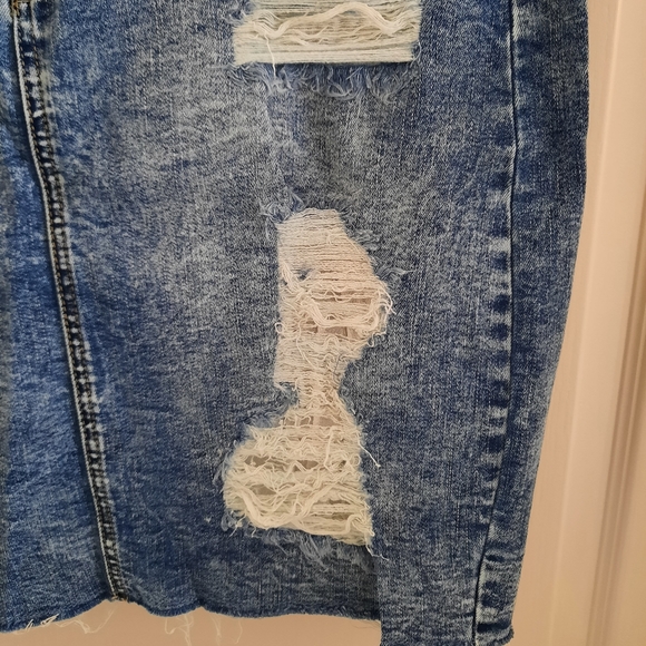 Love & Legend Acid Wash Distressed Jean Skirt - Picture 7 of 11